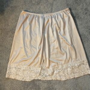 Vanity Fair Size XL, 22-inch slip, Made in USA 🇱🇷